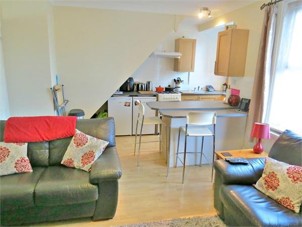 Flat Gladstone Road in Watford