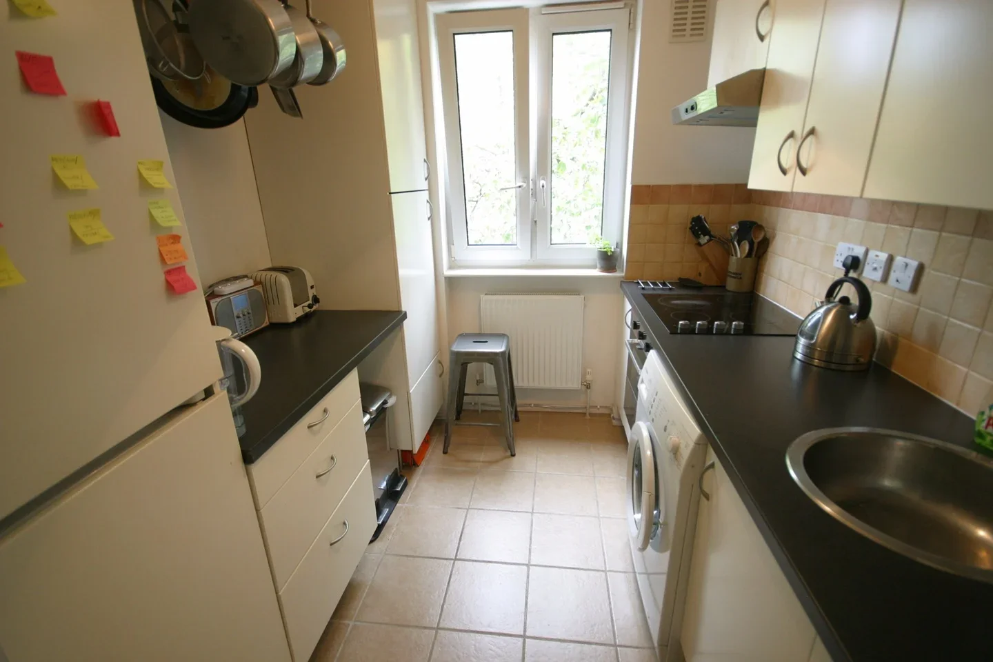 Flat Comber Grove in Greater London