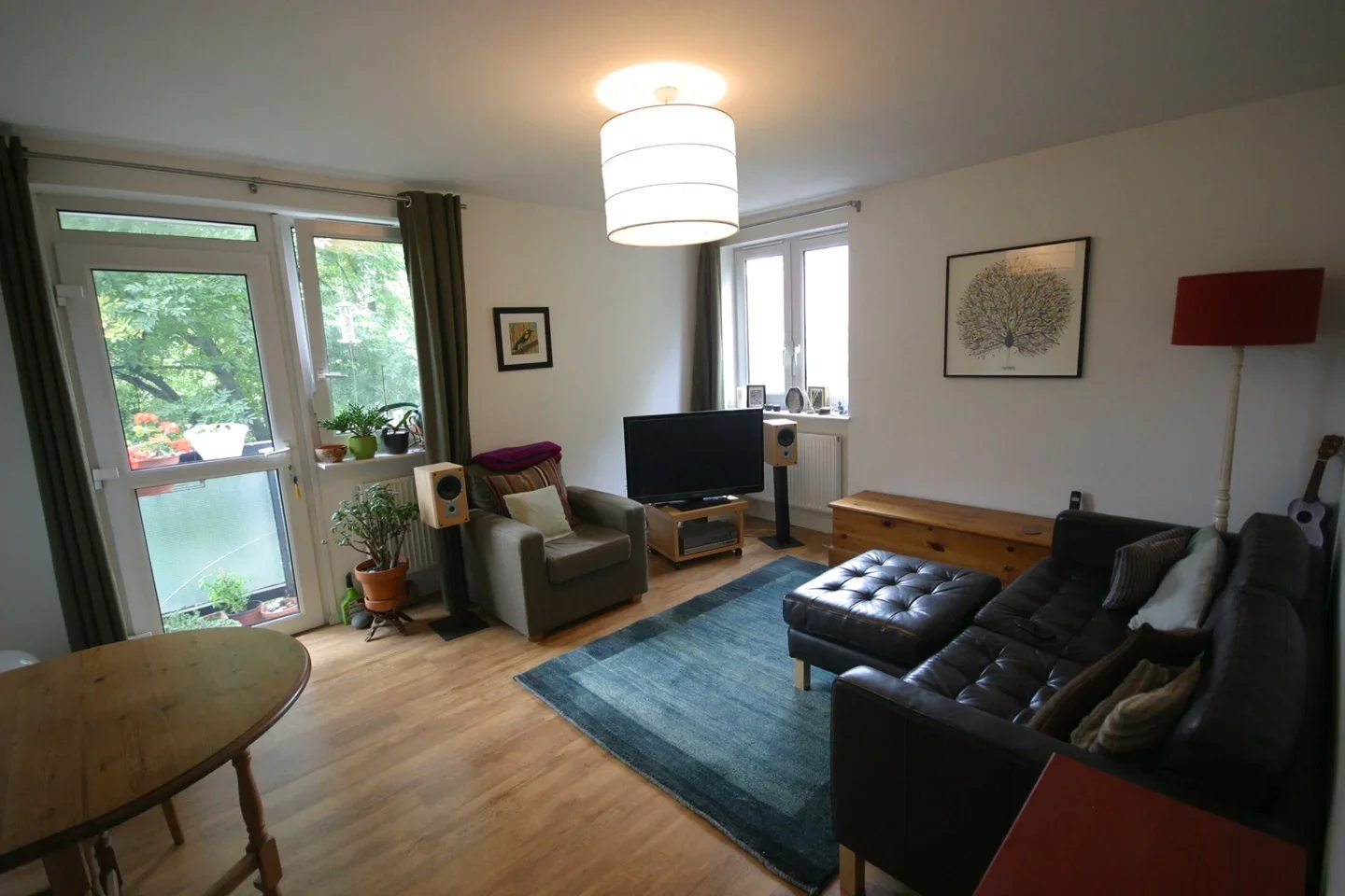 Flat Comber Grove in Greater London