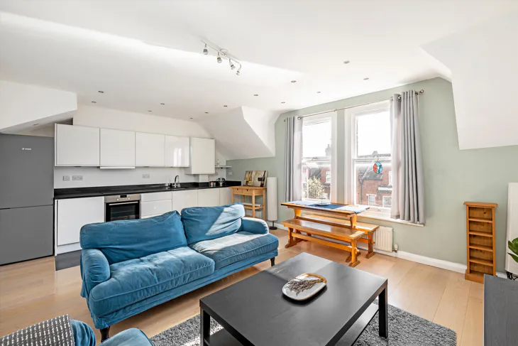 Flat Plympton Road in Greater London