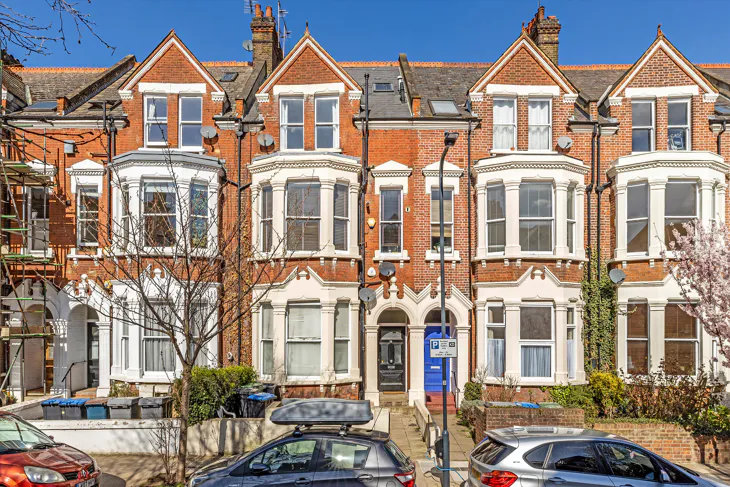 Flat Plympton Road in Greater London