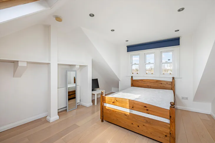 Flat Plympton Road in Greater London