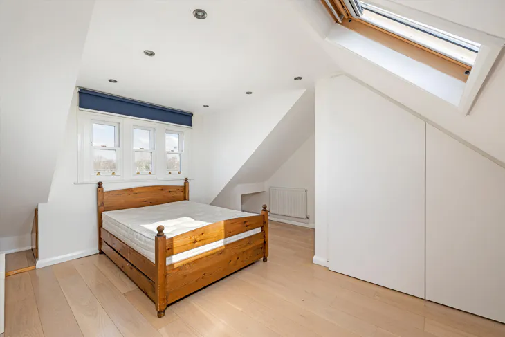 Flat Plympton Road in Greater London
