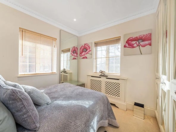 Flat The Mount in Greater London
