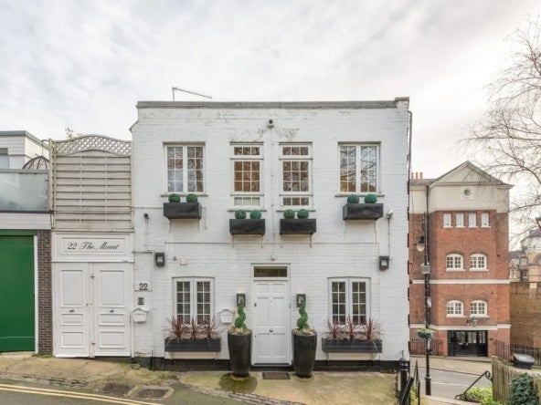 Flat The Mount in Greater London