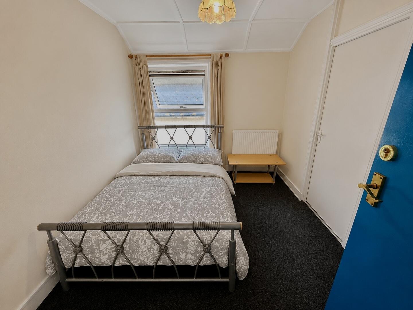 Room Terrace Road in Newport