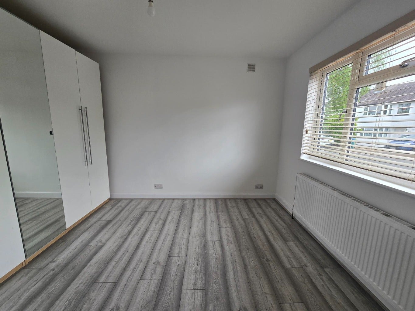 Flat Trevellance Way in Watford