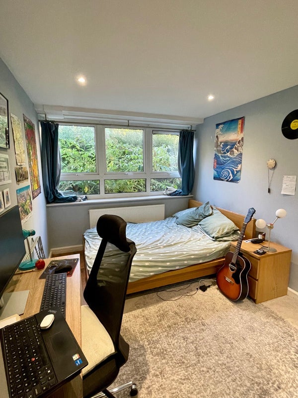Room Shuttleworth Road in Greater London