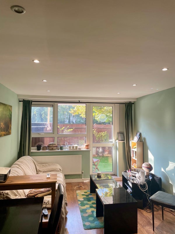 Room Shuttleworth Road in Greater London