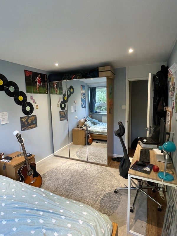 Room Shuttleworth Road in Greater London