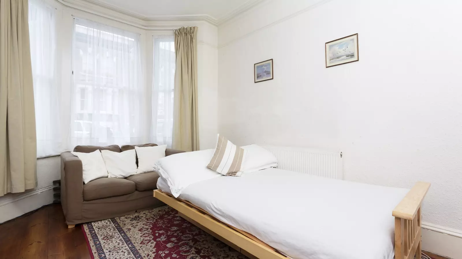 Flat Radipole Road in Greater London