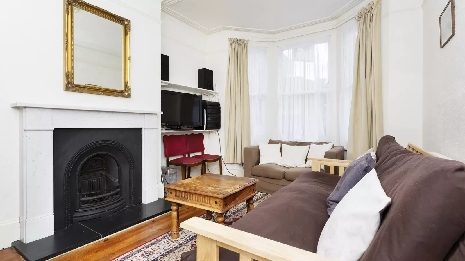 Flat Radipole Road in Greater London