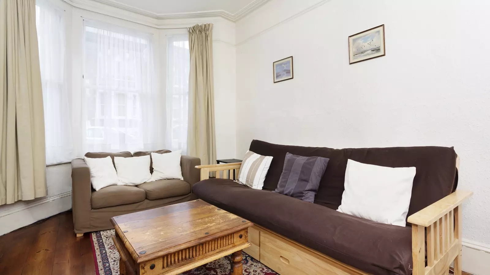 Flat Radipole Road in Greater London