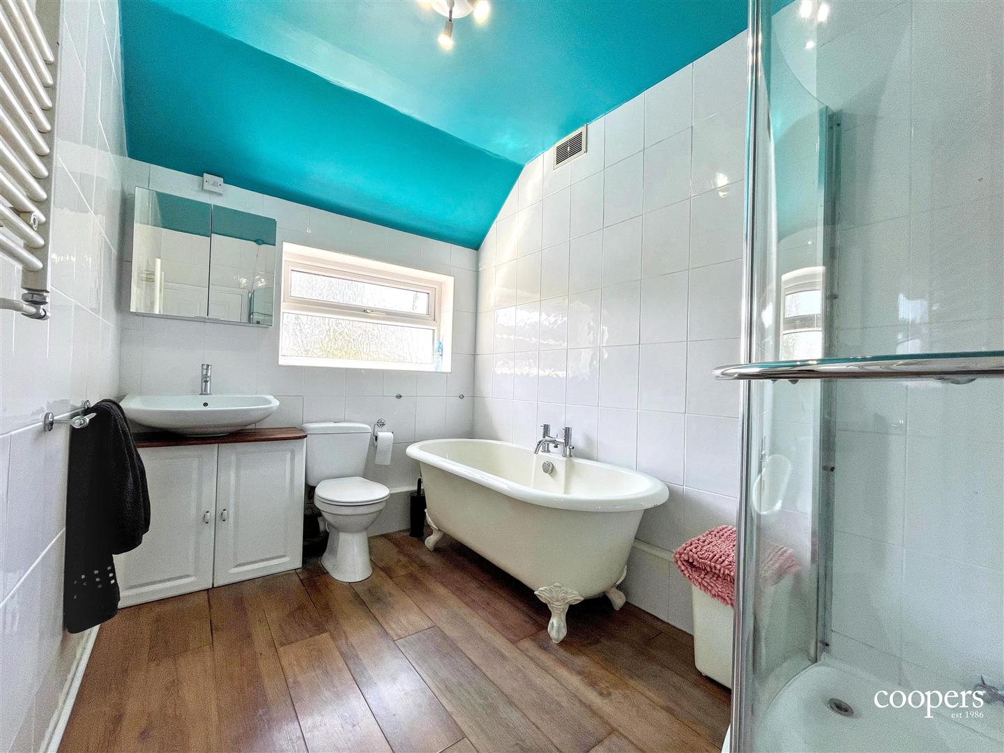 Flat Swakeleys Road in Greater London