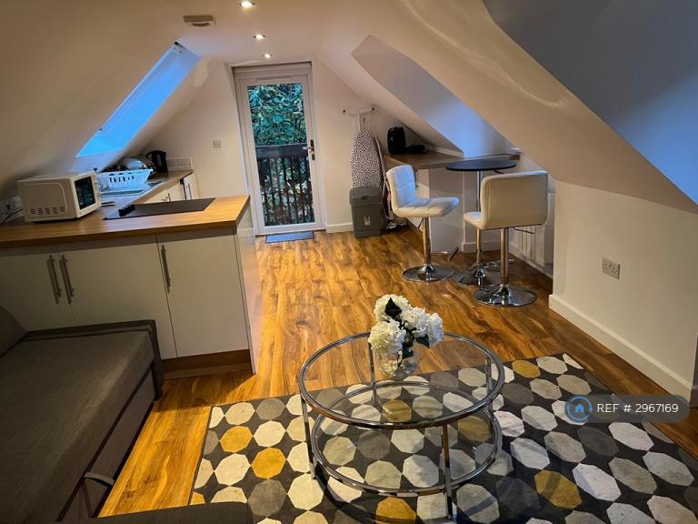 Flat Teston Road in Tonbridge and Malling