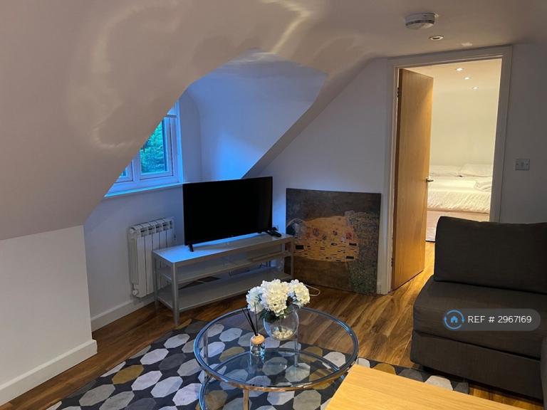 Flat Teston Road in Tonbridge and Malling