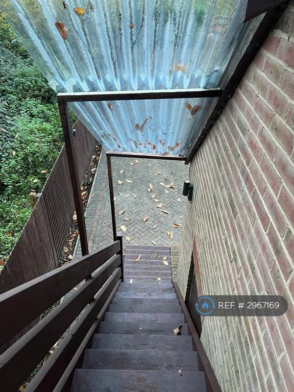 Flat Teston Road in Tonbridge and Malling