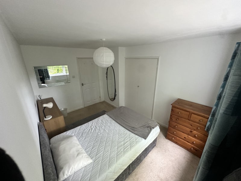 Room Valley Road in Greater London