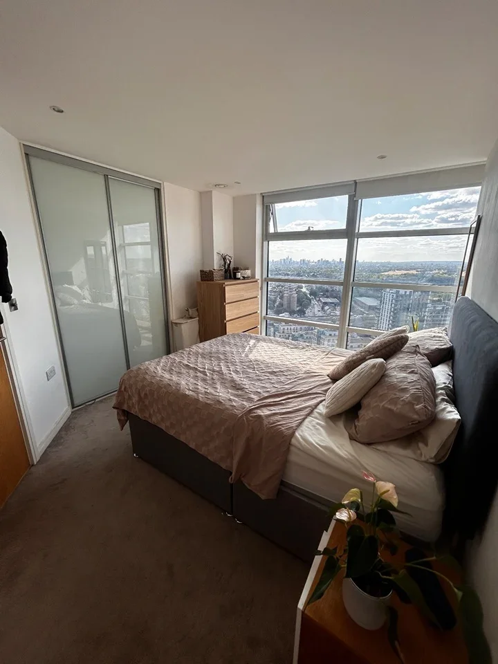 Room Winston Way in Greater London