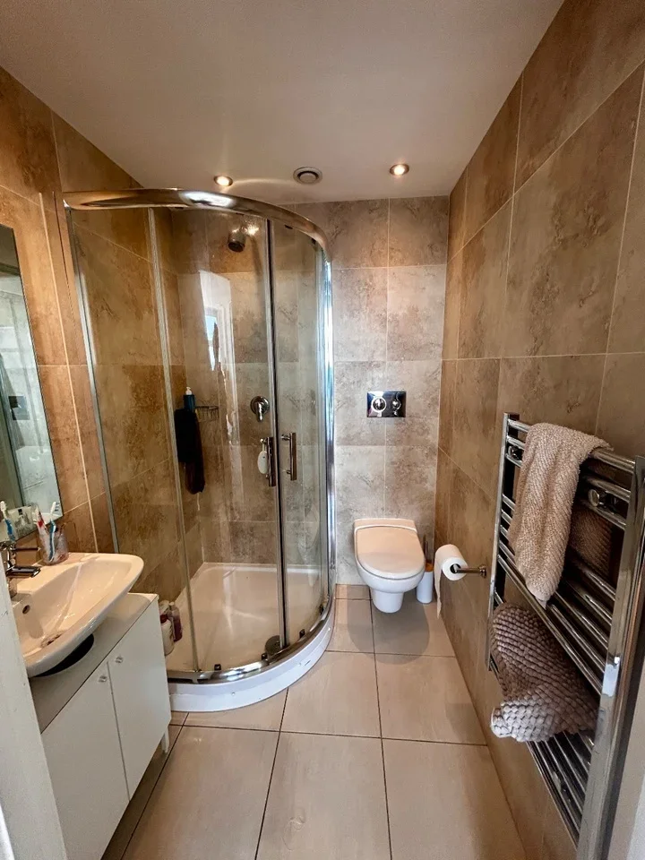 Room Winston Way in Greater London