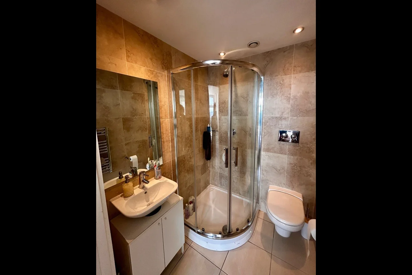 Room Winston Way in Greater London