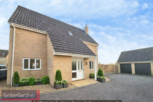 House Kitchener Close in West Suffolk
