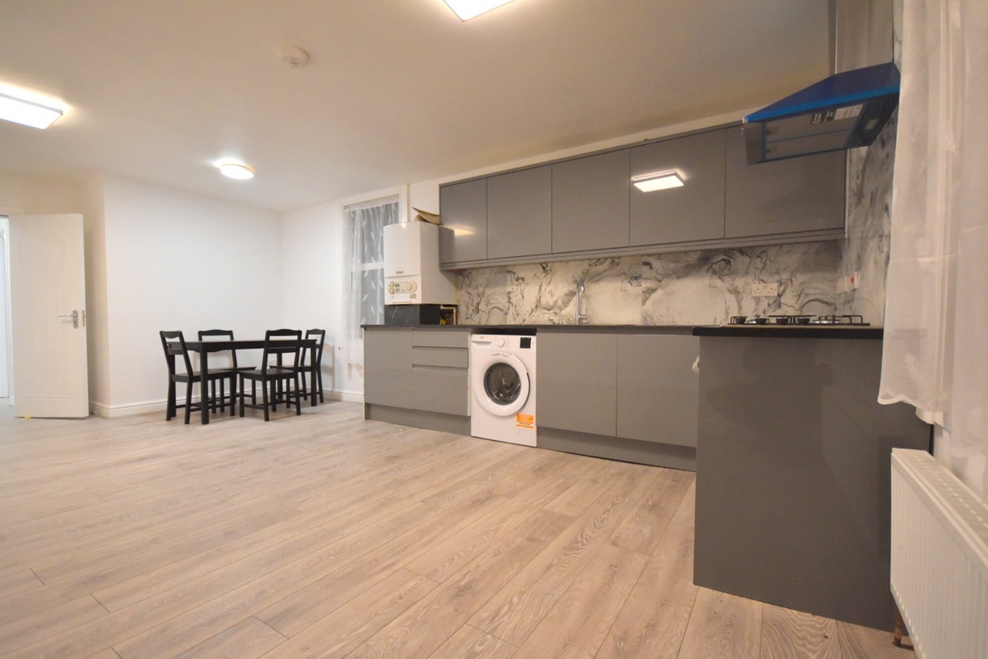 Flat Parklands Road in Greater London