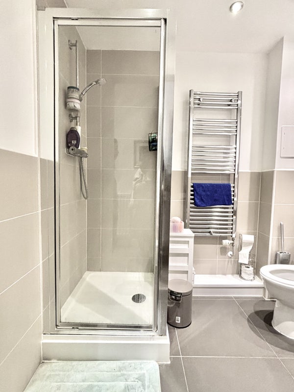 Flat Fairthorn Road in Greater London