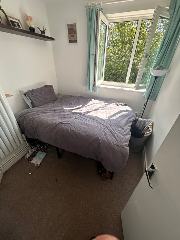 Room Deeley Road in Greater London