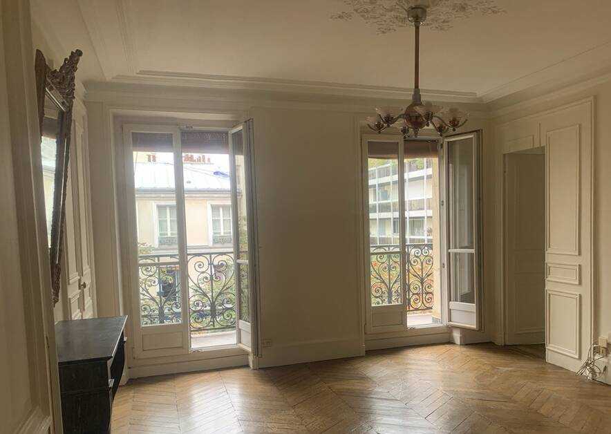 Flat Rue Crozatier in Paris