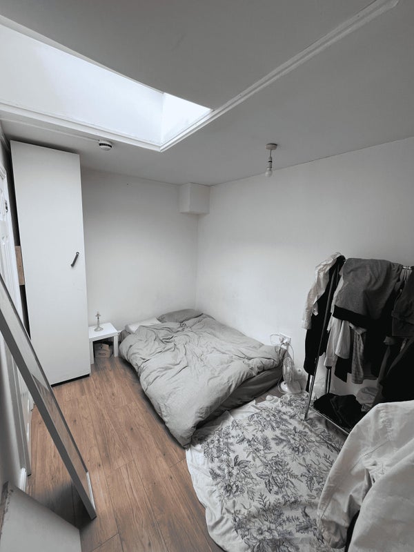 Flat Broadway Mews in Greater London