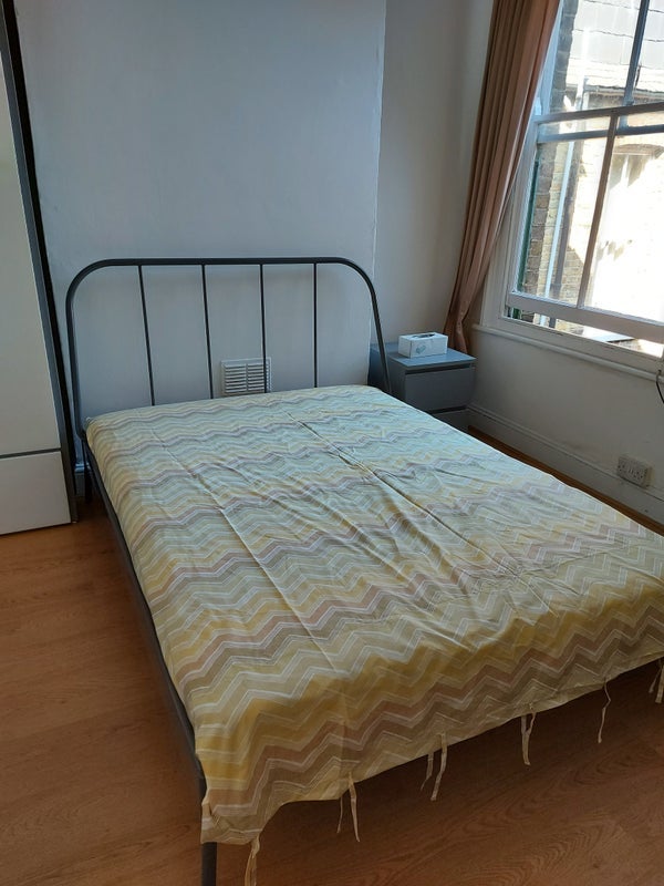 Room Wood Lane in Greater London