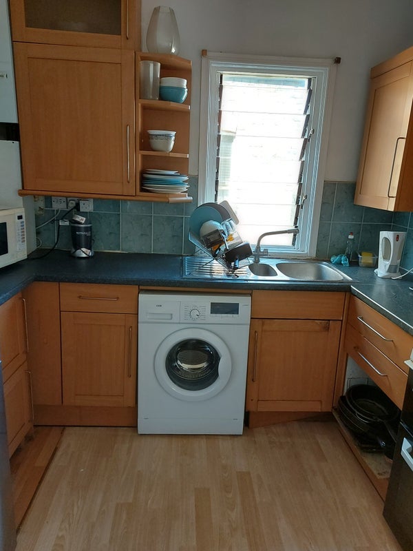 Room Wood Lane in Greater London