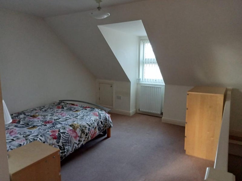 Room Barter Close in Bristol