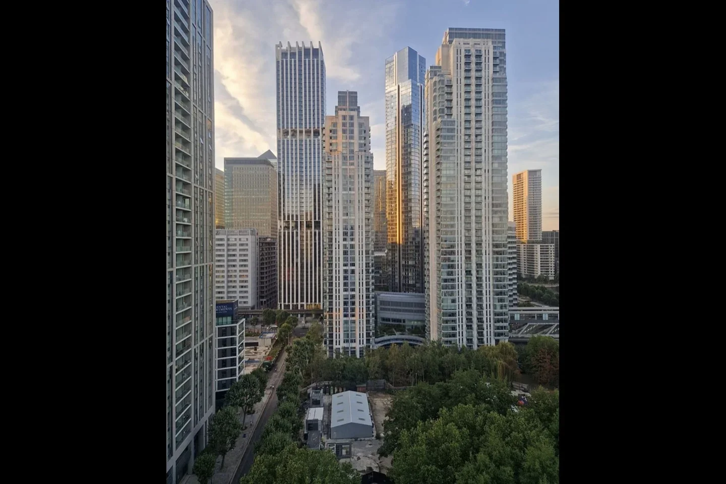 Flat South Quay Square in Greater London
