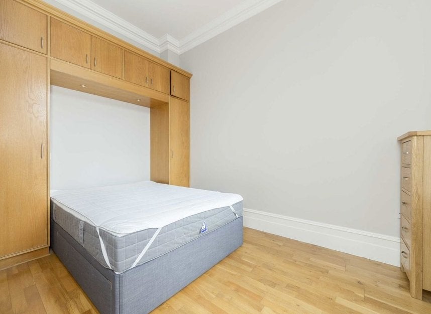 Flat Cambridge Gardens in Greater London