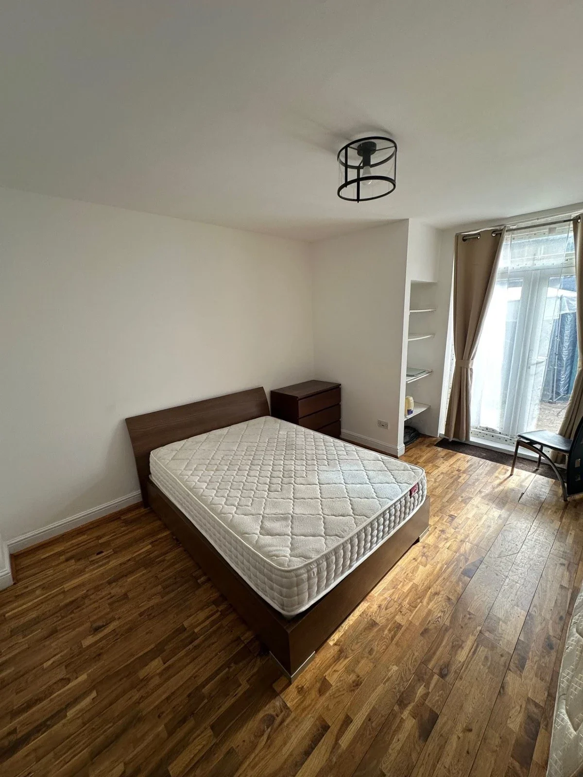 Flat Lansdowne Road in Greater London