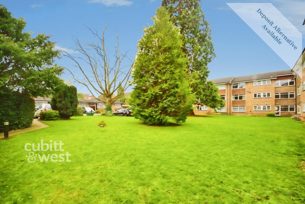 Flat Wheatcroft Court in Greater London