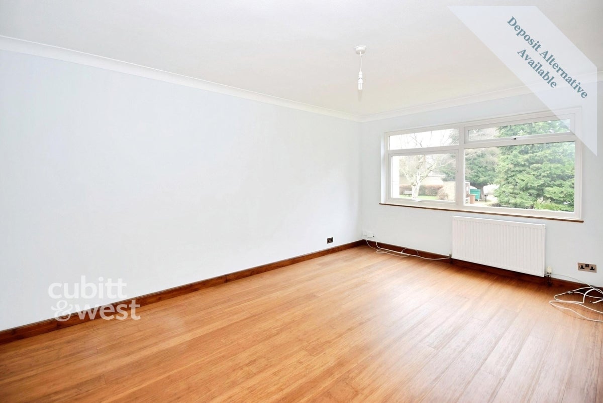 Flat Wheatcroft Court in Greater London