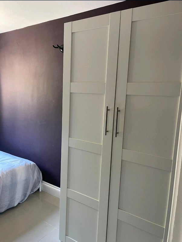 Room Cook's Road in Greater London