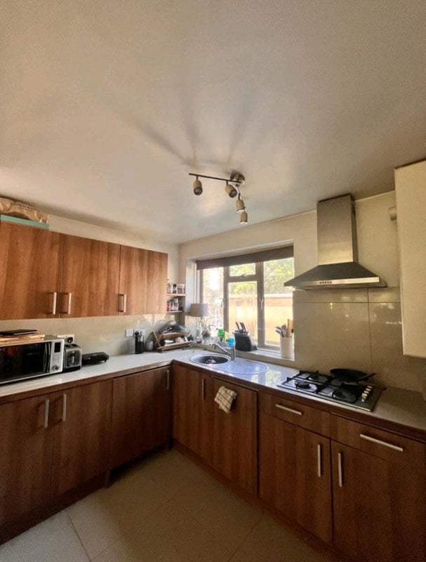 Room Cook's Road in Greater London