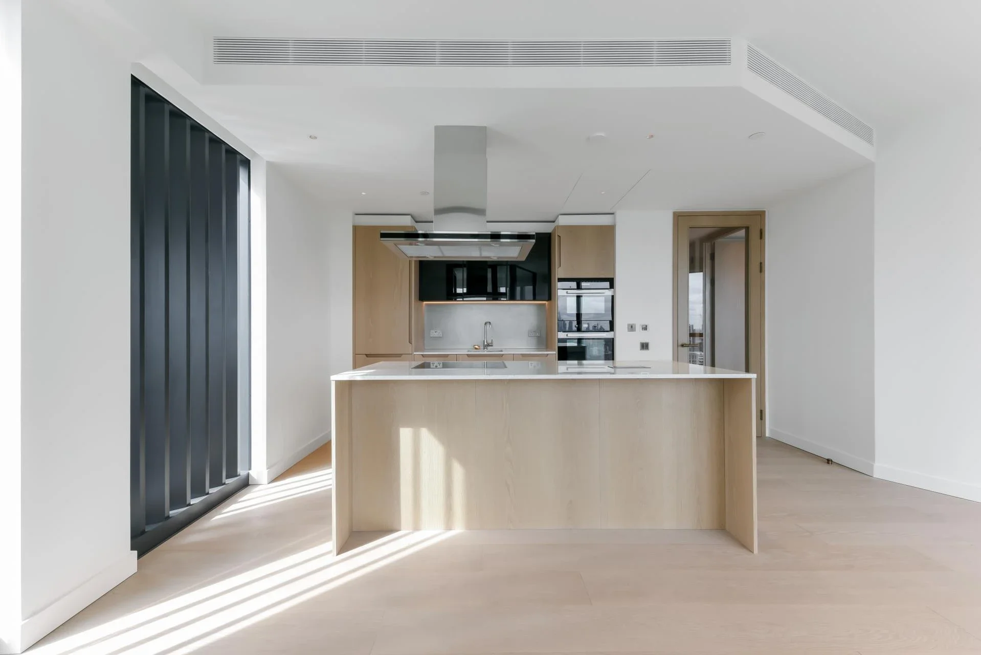 Flat Nine Elms Lane in Greater London