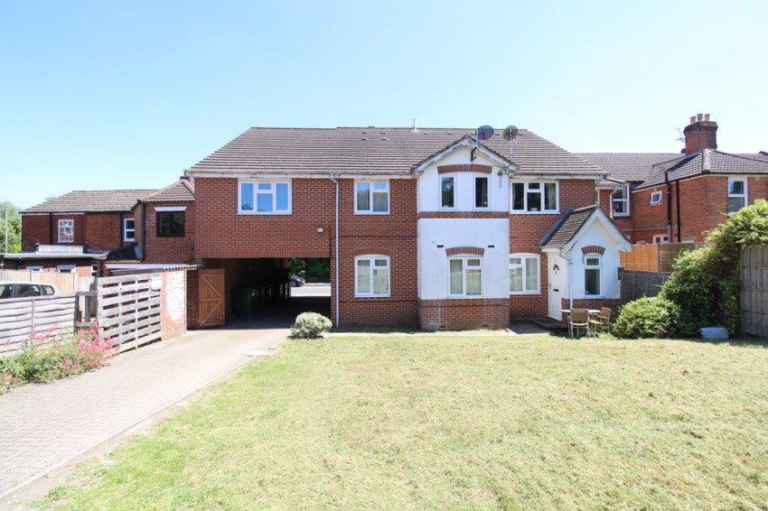 Flat Bowden Lane in Southampton
