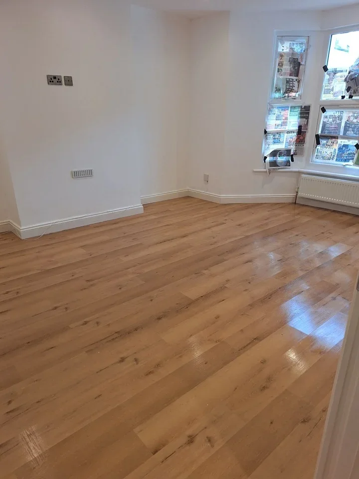 Flat Clyde Road in Greater London