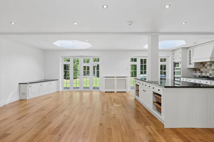 House Sandy Lane in Elmbridge