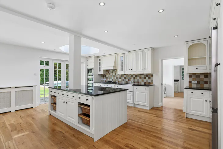 House Sandy Lane in Elmbridge