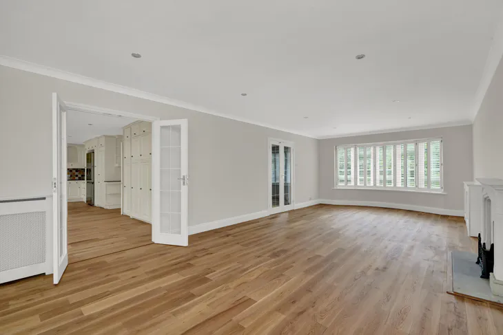House Sandy Lane in Elmbridge