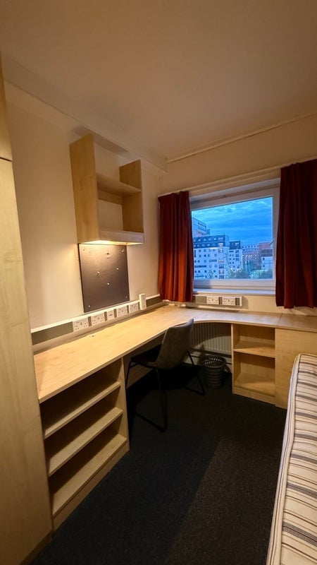 Room Heneage Street West in Birmingham
