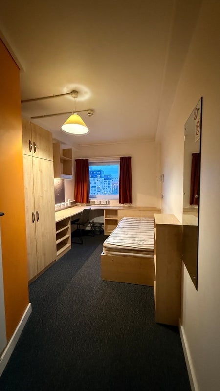 Room Heneage Street West in Birmingham