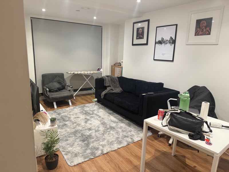 Room Elmira Way in Salford